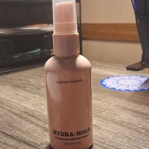 Sophia + Mabelle Hydra-Hold Hydrating Setting Spray — Nude Pink